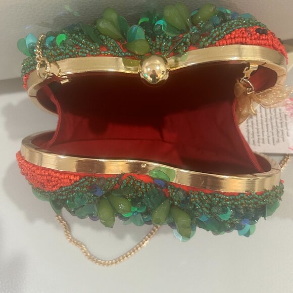 Handcrafted in India Strawberry Beaded Sequin Crossbody Bag Purse NWT - Picture 3 of 3